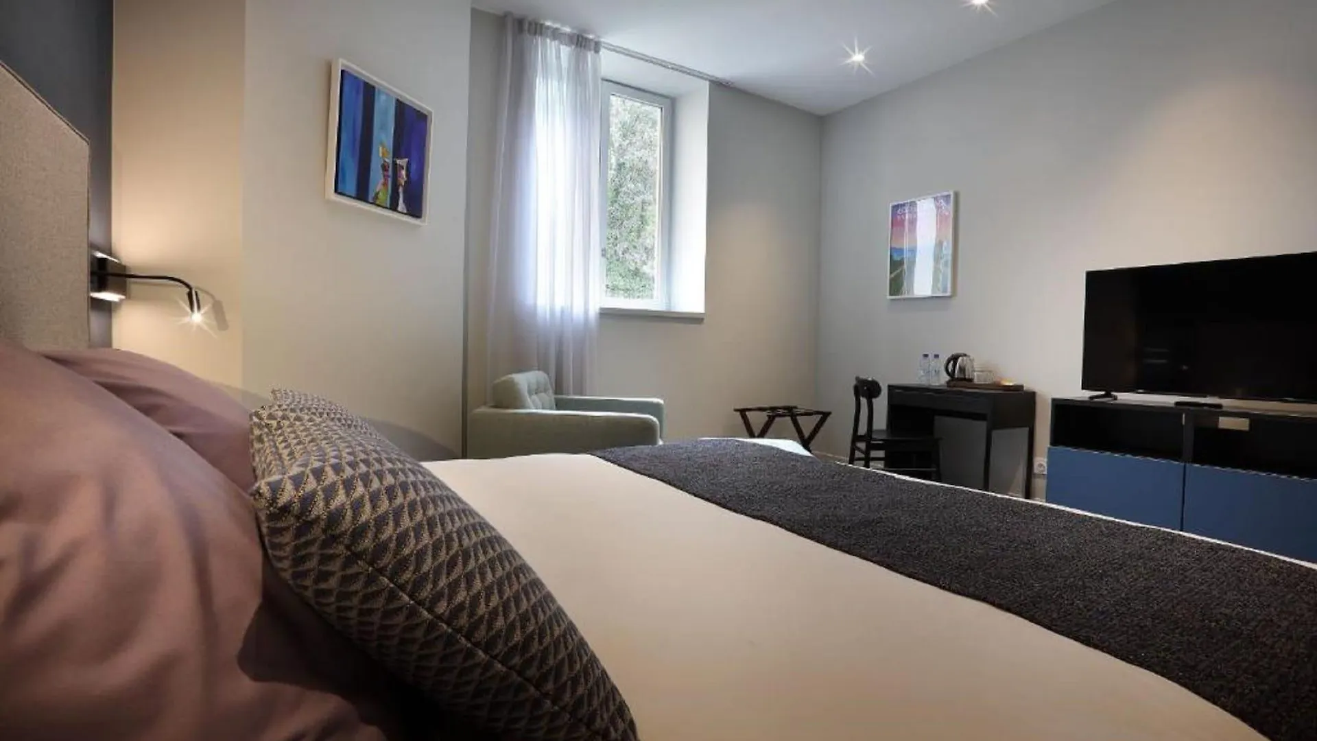 Hotel Des Eaux Aix-les-Bains 3*,  France