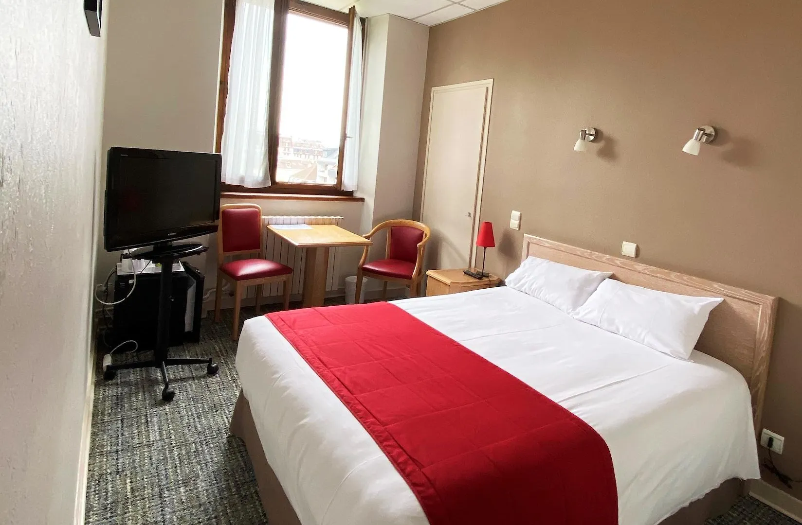 Hotel Des Eaux Aix-les-Bains 3*,  France