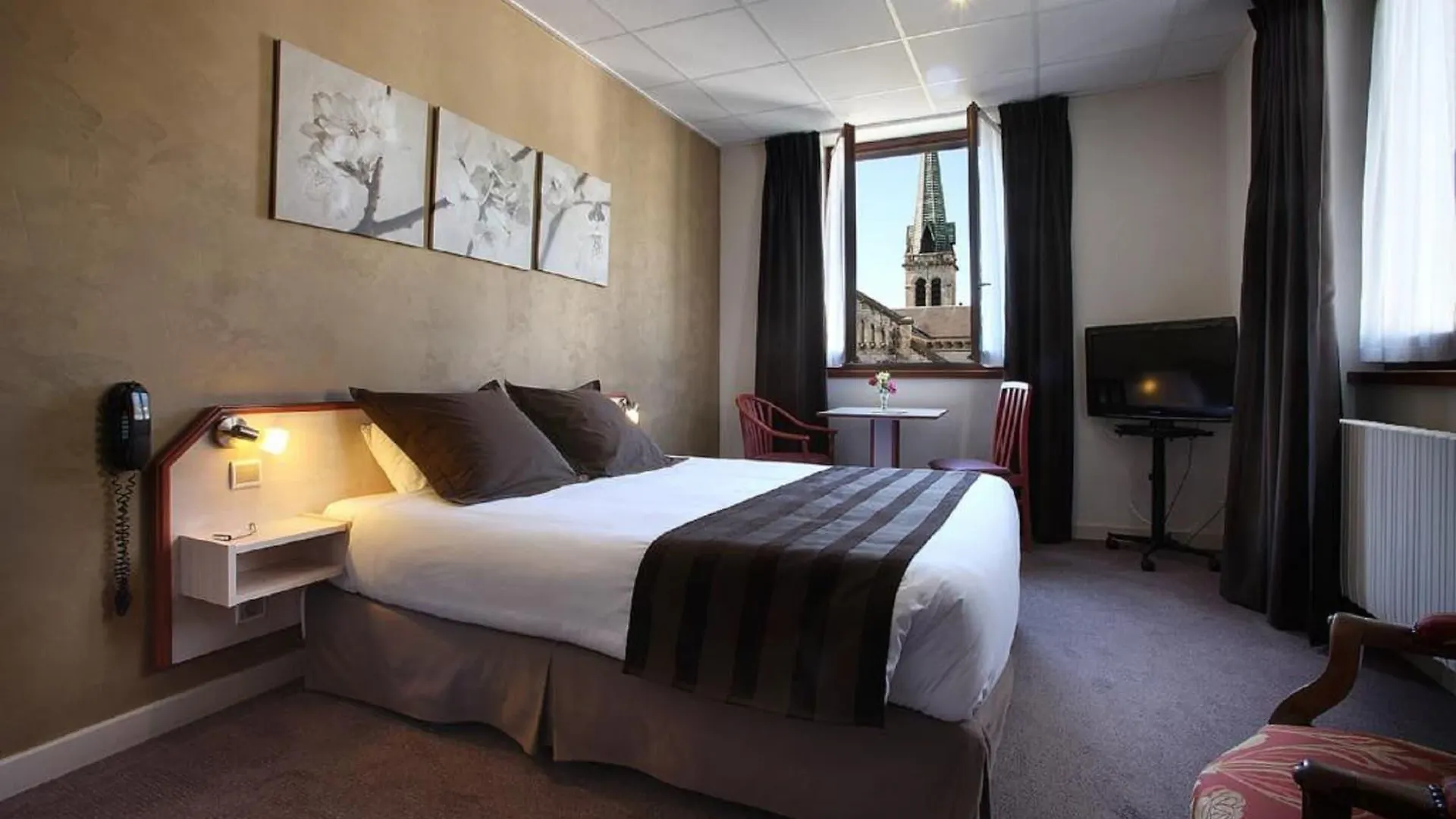 Hotel Des Eaux Aix-les-Bains 3*,