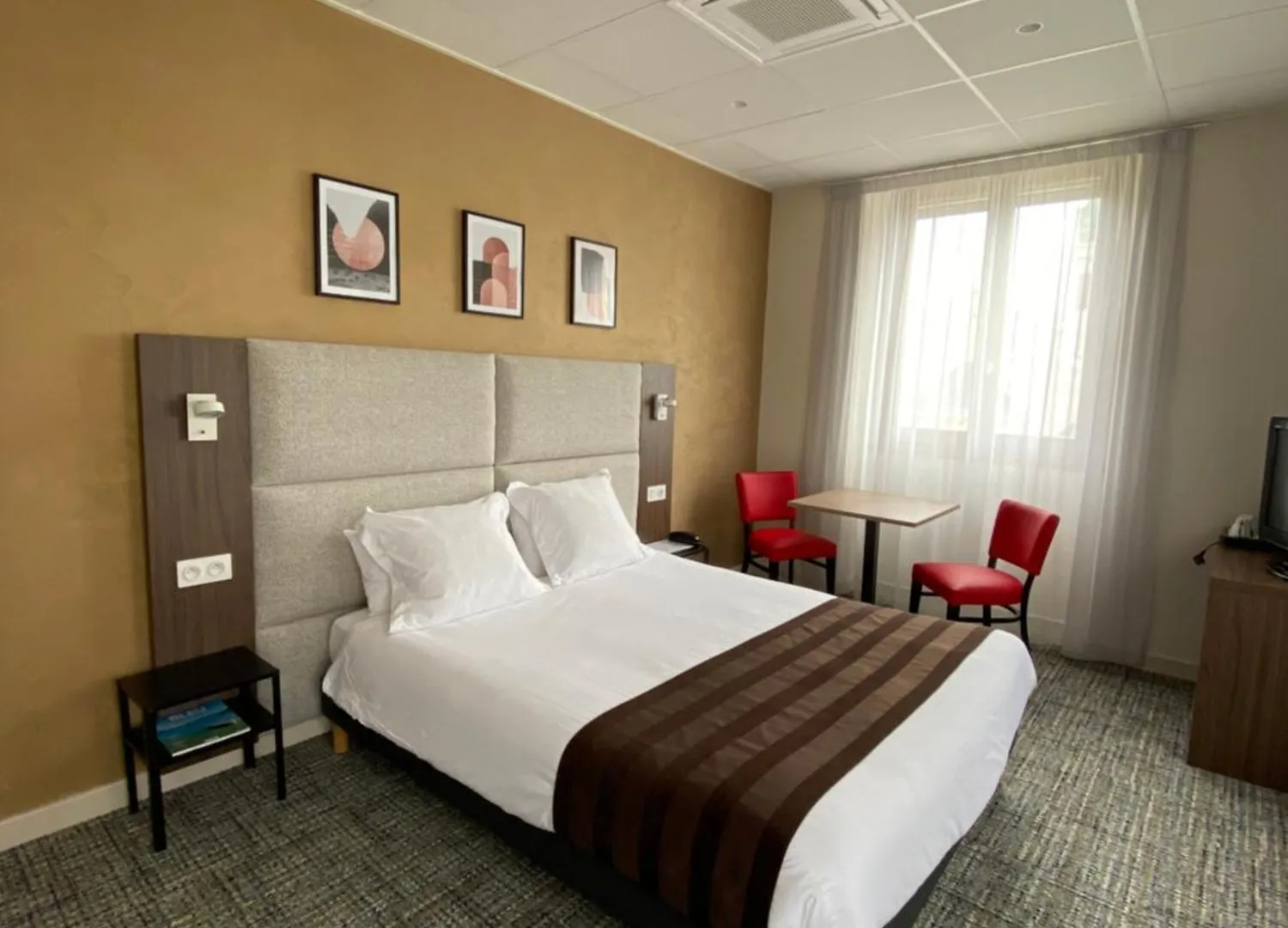 Hotel Des Eaux Aix-les-Bains 3*,