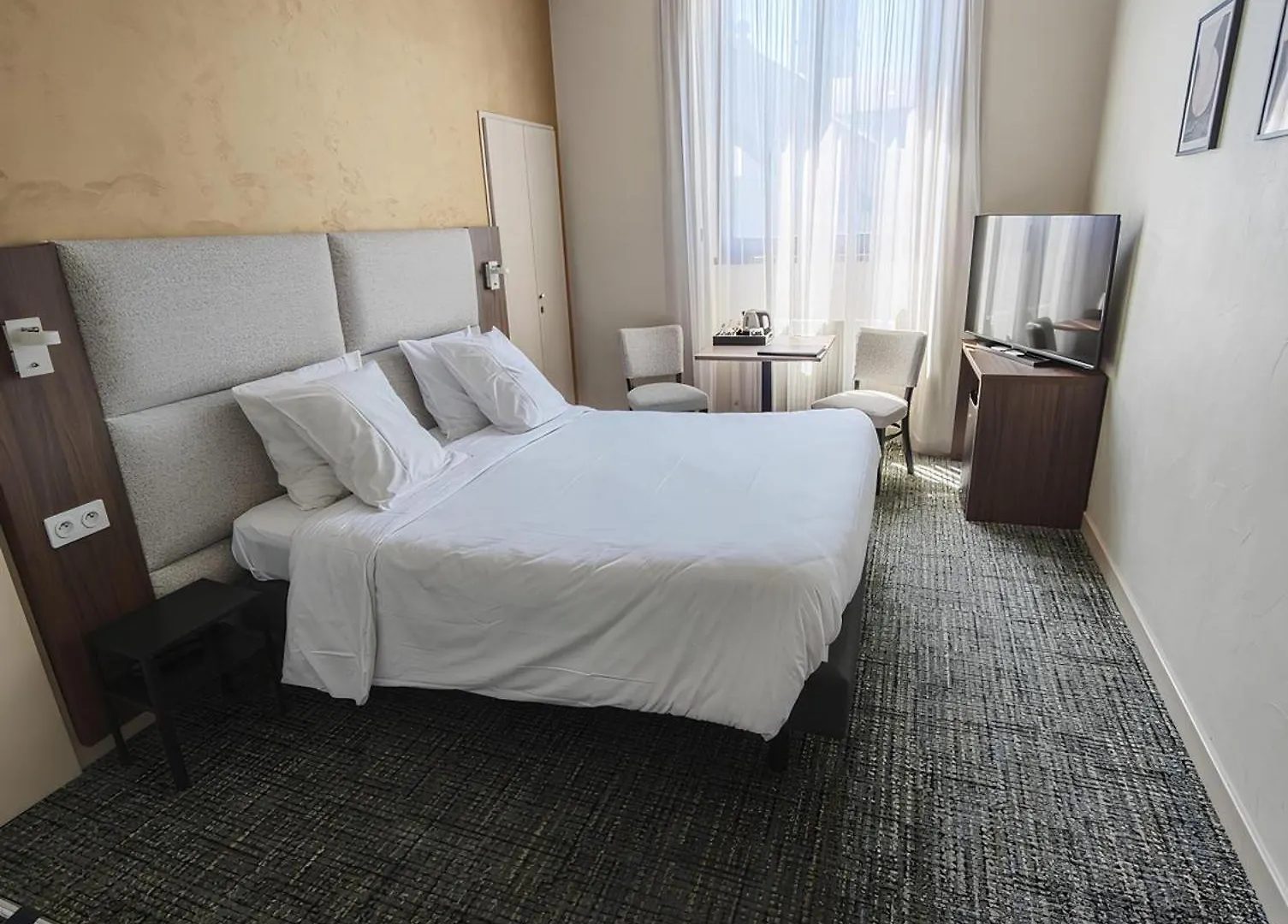 Hotel Des Eaux Aix-les-Bains